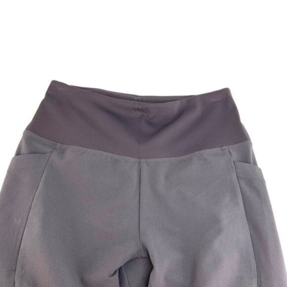 Athleta Quest Hybrid Tight in Grey - Picture 3 of 7